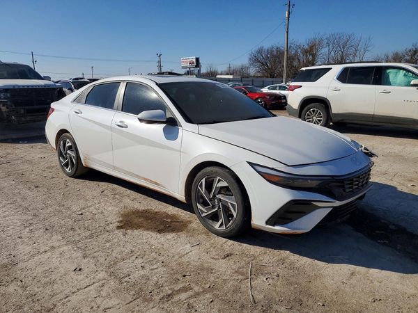 2024 HYUNDAI ELANTRA