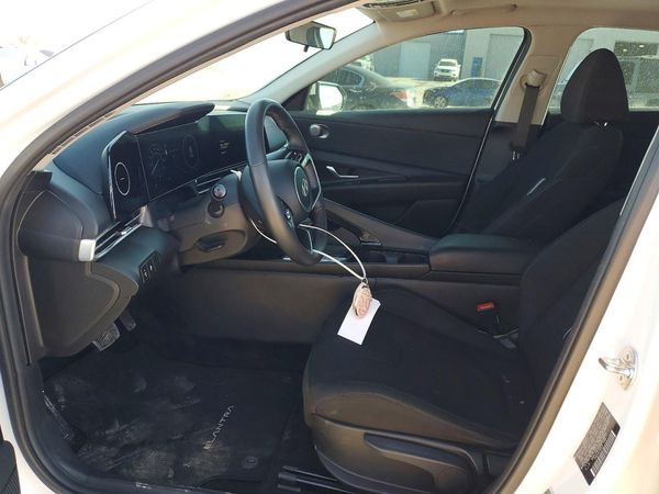 2024 HYUNDAI ELANTRA