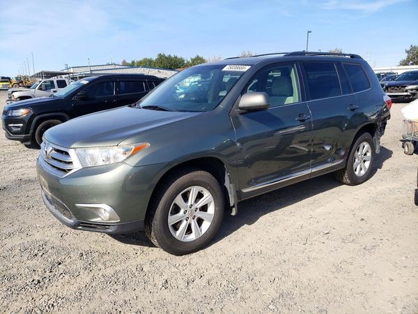2013 TOYOTA HIGHLANDER Base/Hybrid — Front 3/4