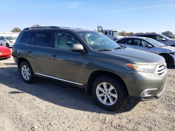 2013 TOYOTA HIGHLANDER Base/Hybrid — Passenger 3/4