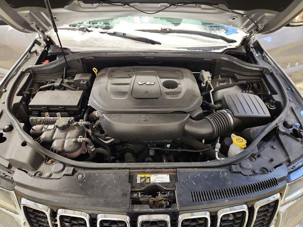 2018 JEEP GRAND CHEROKEE — Engine bay
