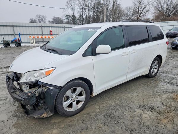 2015 TOYOTA SIENNA