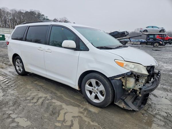 2015 TOYOTA SIENNA