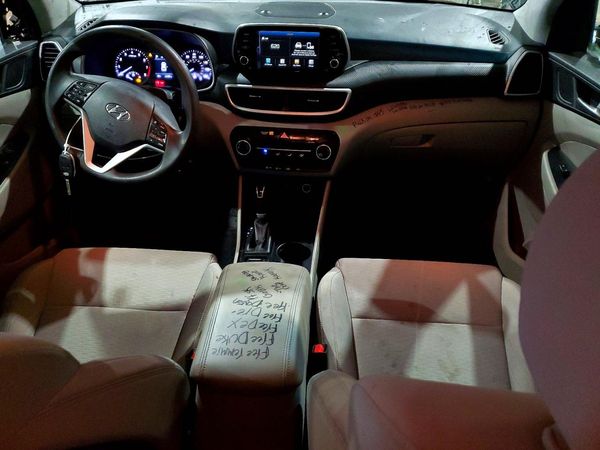 2020 HYUNDAI TUCSON SE
