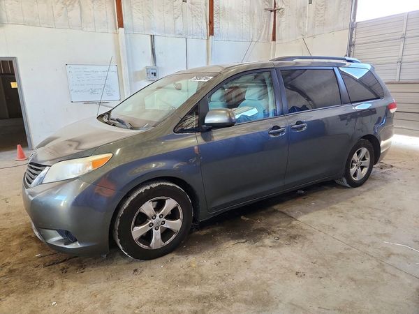 2013 TOYOTA SIENNA — DSFA — Front 3/4
