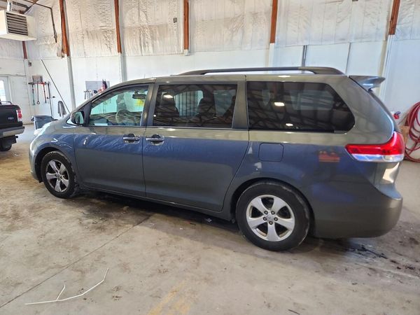 2013 TOYOTA SIENNA — DSRA