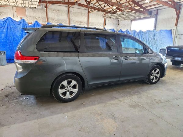 2013 TOYOTA SIENNA — PSRA