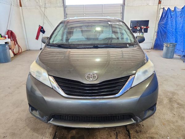 2013 TOYOTA SIENNA — DIRF