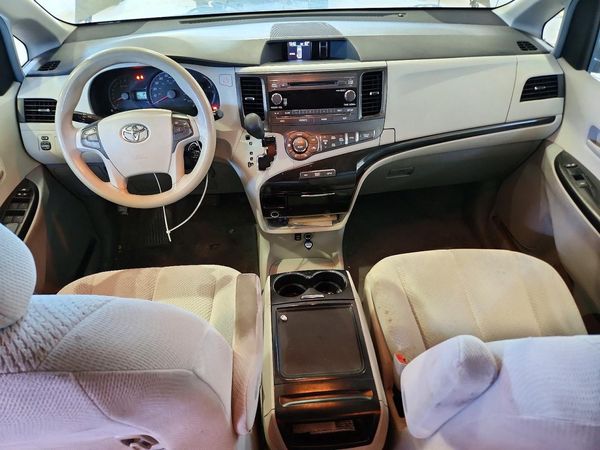2013 TOYOTA SIENNA — CKPT