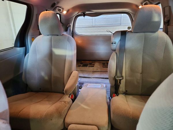 2013 TOYOTA SIENNA — SUVN