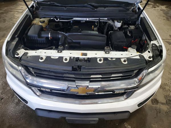2020 CHEVROLET COLORADO LT — Engine bay