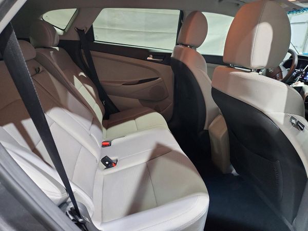 2020 HYUNDAI TUCSON SE