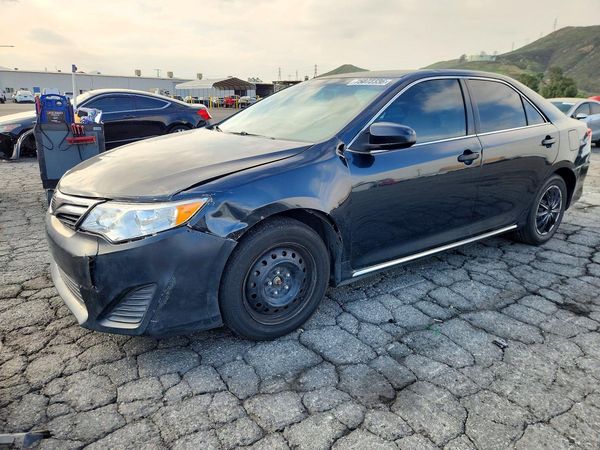 2013 TOYOTA CAMRY — DSFA — Front 3/4