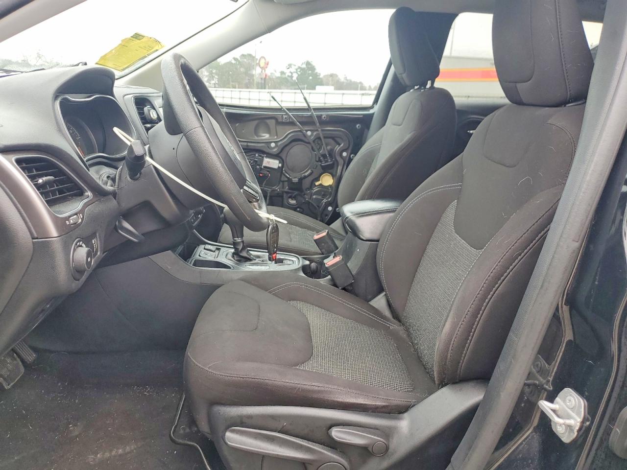 2019 JEEP CHEROKEE LATITUDE FWD