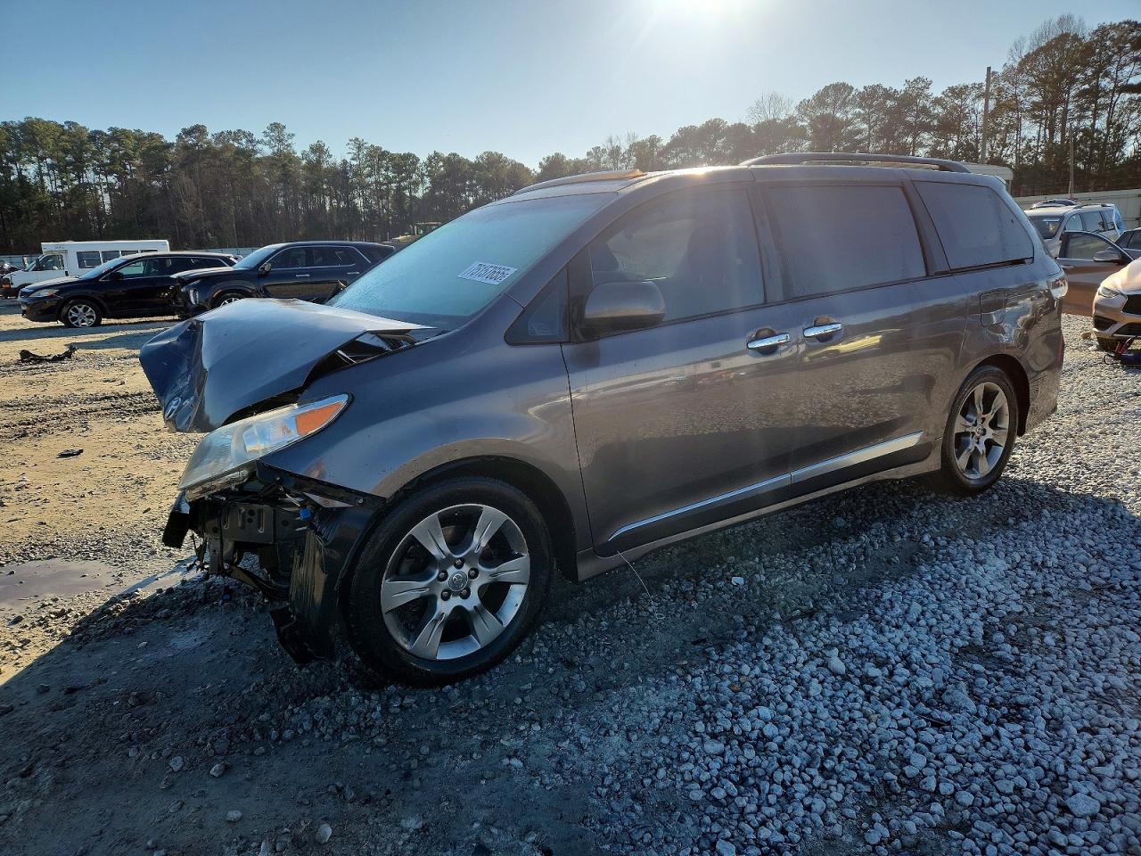 2013 TOYOTA SIENNA — Front 3/4
