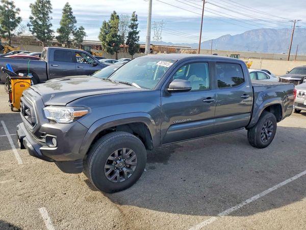 2022 TOYOTA TACOMA DOU SR5