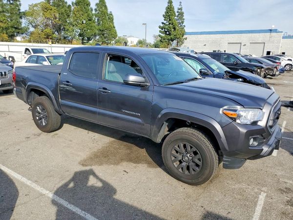 2022 TOYOTA TACOMA DOU SR5