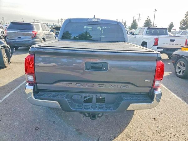 2022 TOYOTA TACOMA DOU SR5