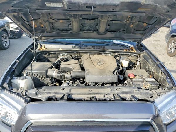 2022 TOYOTA TACOMA DOU SR5