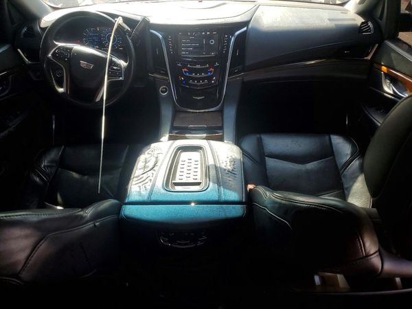 2017 CADILLAC ESCALADE ESV Luxury