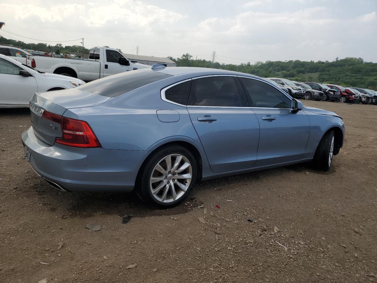2017 VOLVO S90 Momentum