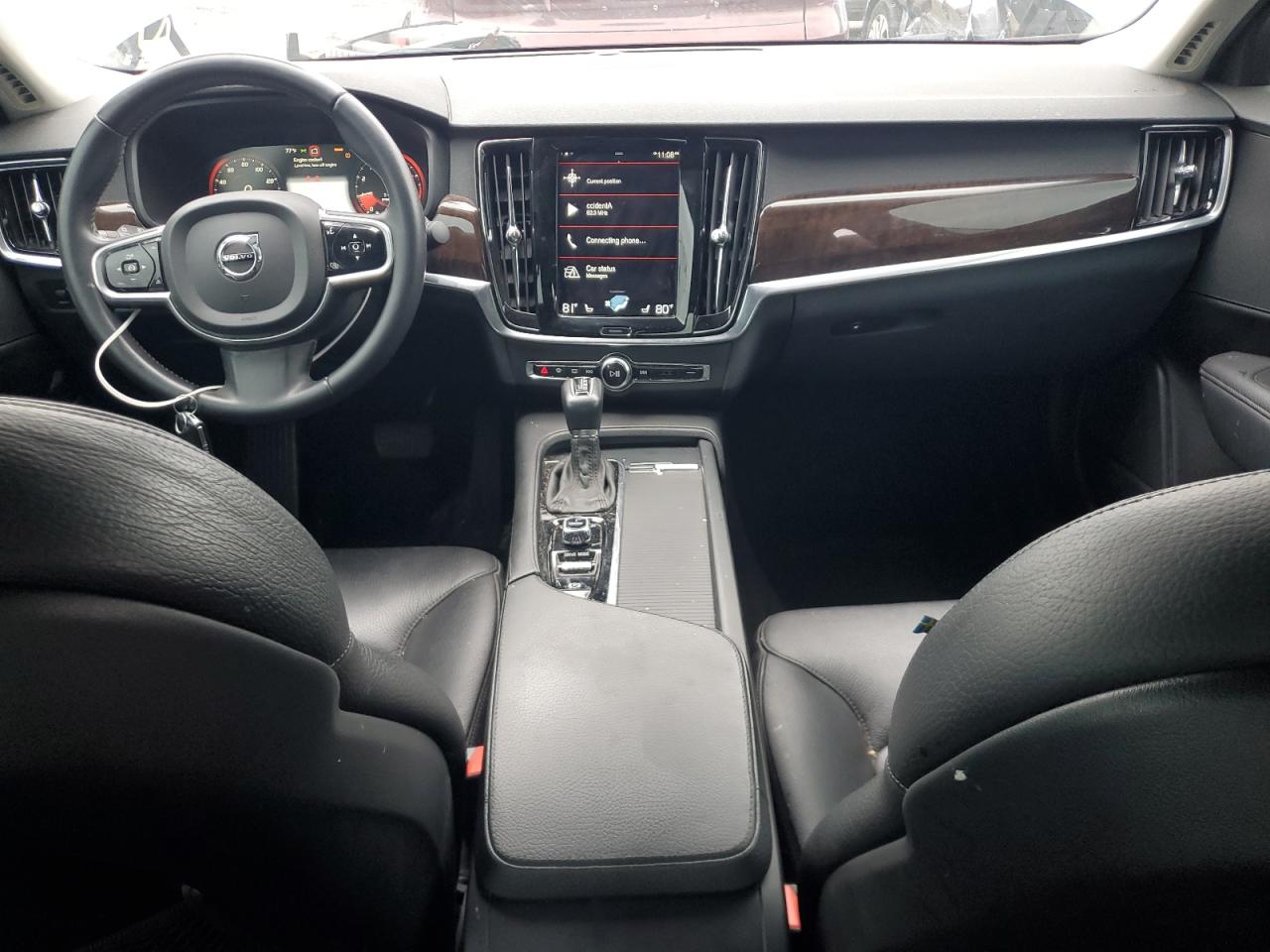 2017 VOLVO S90 Momentum