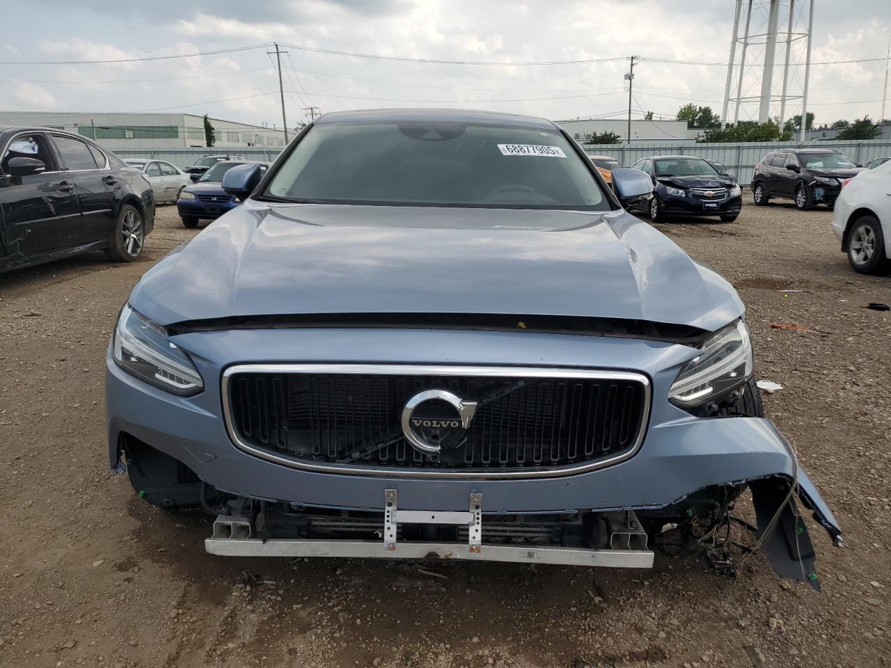 2017 VOLVO S90 Momentum