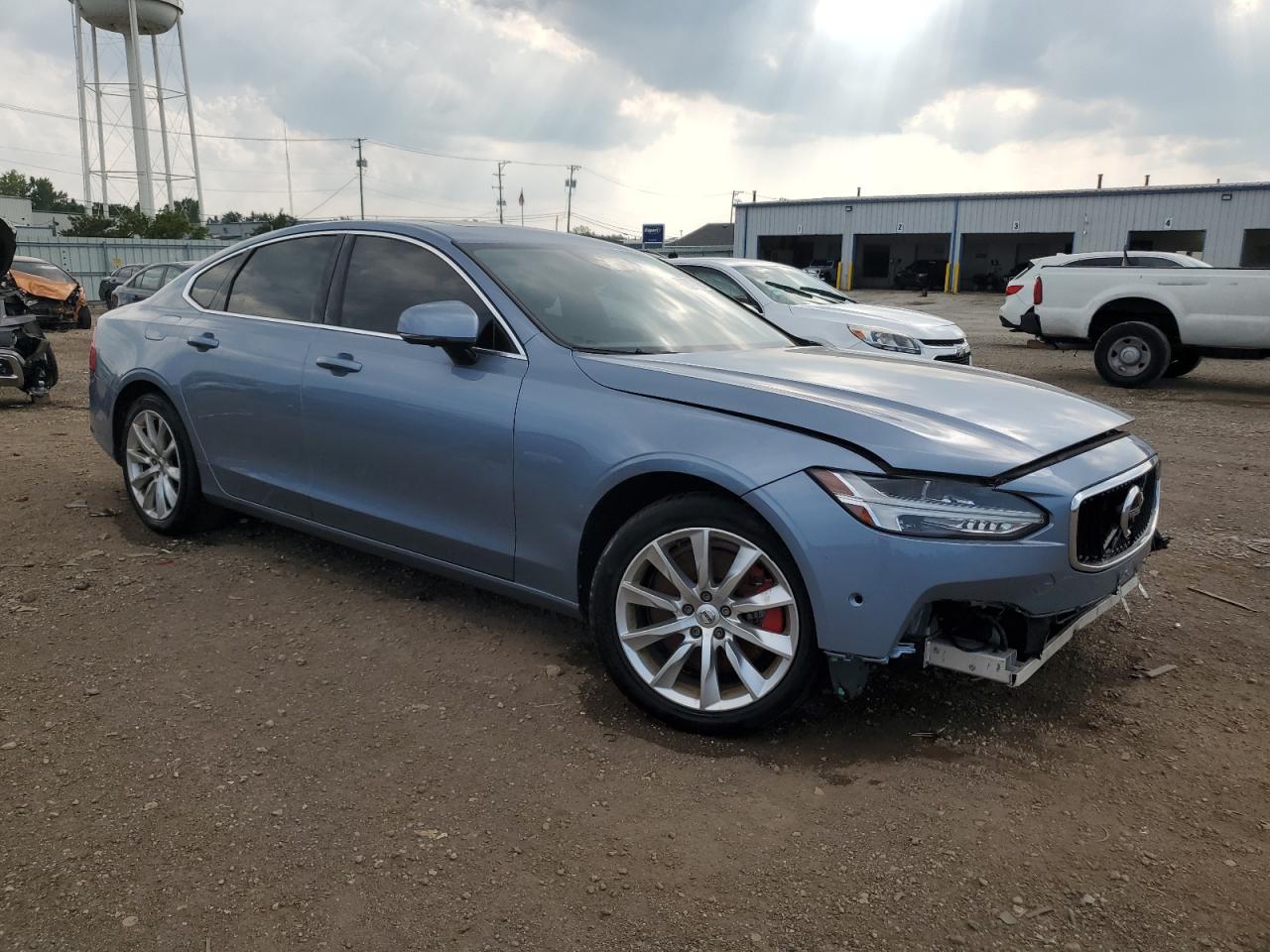 2017 VOLVO S90 Momentum