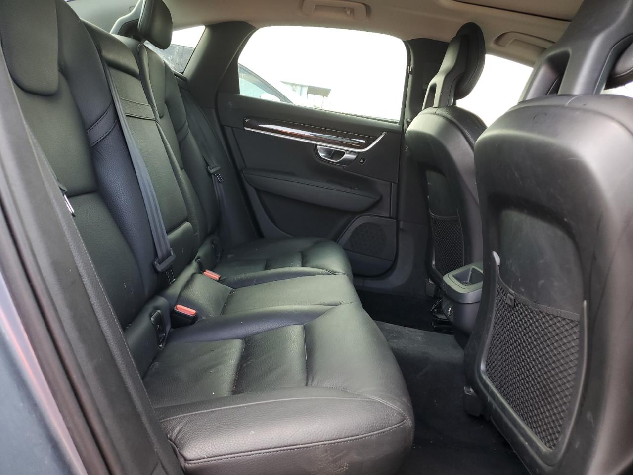 2017 VOLVO S90 Momentum