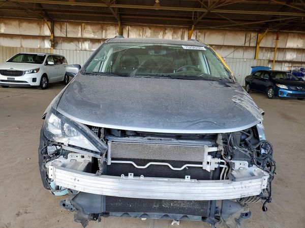 2020 CHRYSLER VOYAGER
