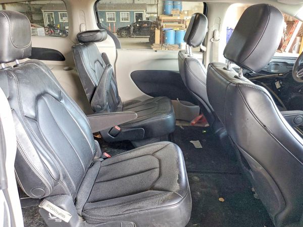 2020 CHRYSLER VOYAGER