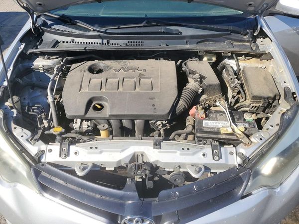 2015 TOYOTA COROLLA L/LE — Engine bay