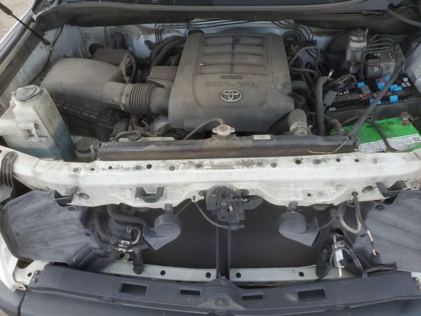 2018 TOYOTA TUNDRA SR/SR5 — Engine bay