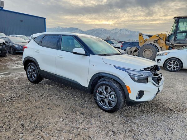 2026 KIA SELTOS LX — Passenger 3/4