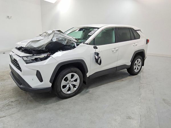 2024 TOYOTA RAV4 LE — Front 3/4