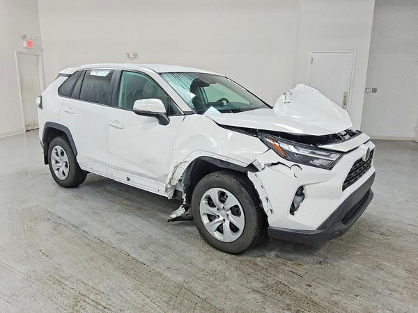 2024 TOYOTA RAV4 LE — Passenger 3/4