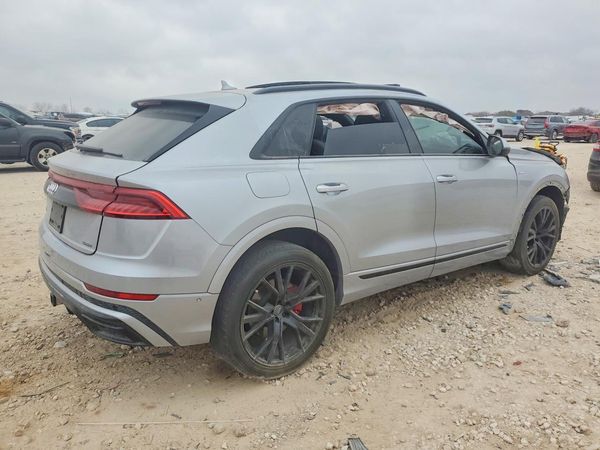2021 AUDI Q8