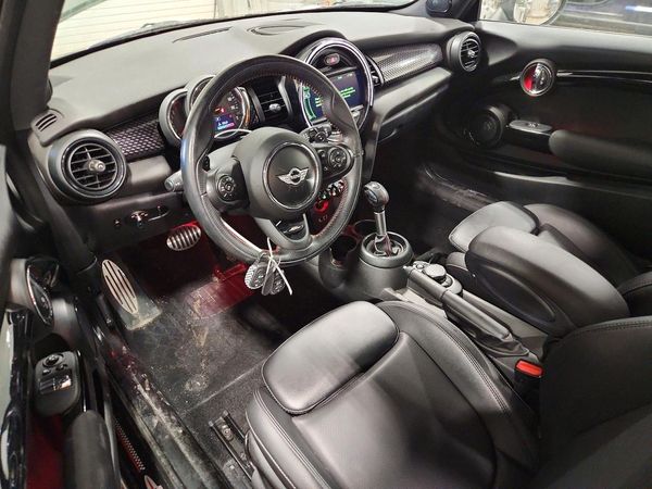 2018 MINI COOPER