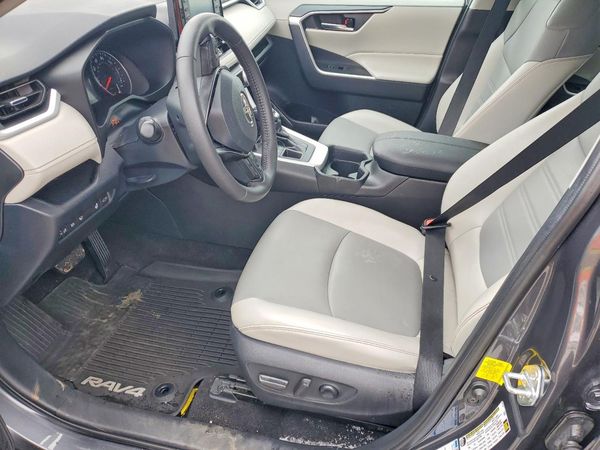 2020 TOYOTA RAV4 XLE Premium