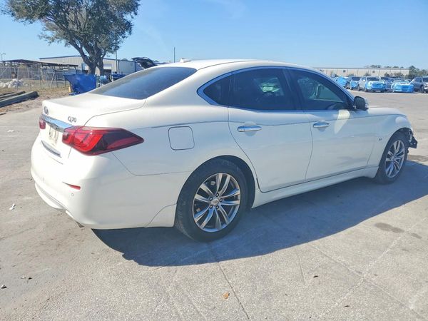 2015 INFINITI Q70