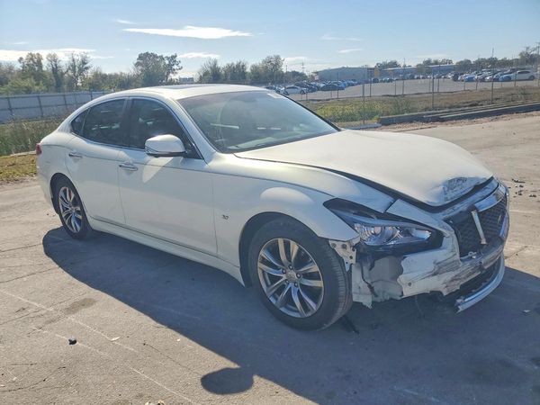 2015 INFINITI Q70