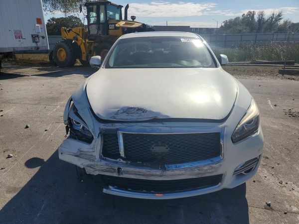 2015 INFINITI Q70