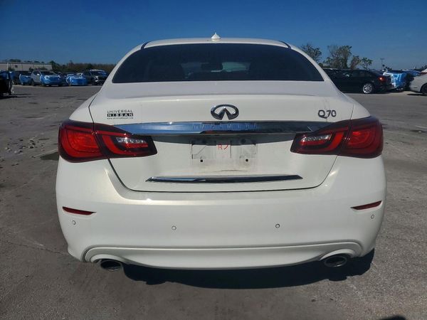 2015 INFINITI Q70
