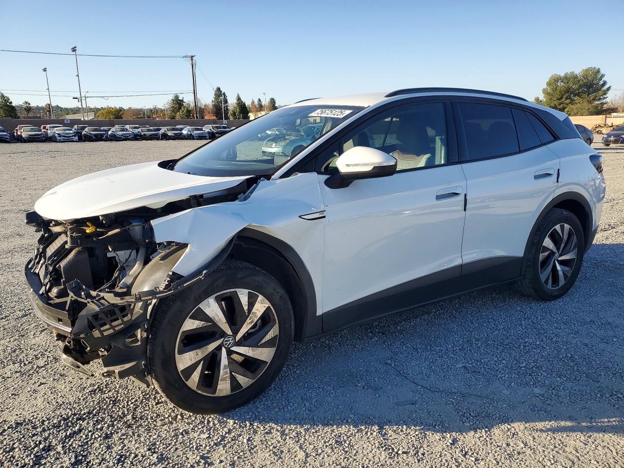 2025 VOLKSWAGEN ID.4 Pro — Front 3/4