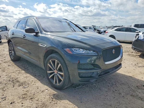 2017 JAGUAR F-PACE Prestige — Passenger 3/4
