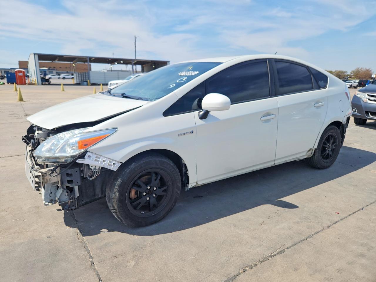 2015 TOYOTA PRIUS — Front 3/4