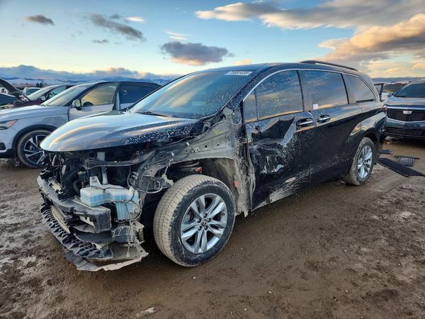 2022 TOYOTA SIENNA XLE Woodland Edition