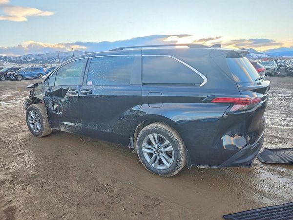 2022 TOYOTA SIENNA XLE Woodland Edition