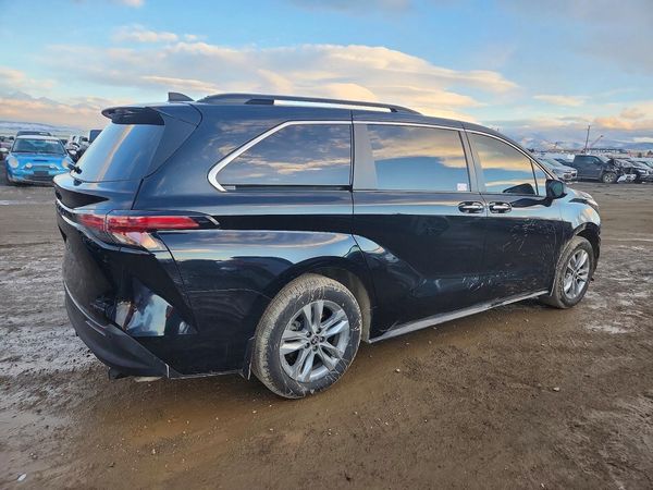 2022 TOYOTA SIENNA XLE Woodland Edition