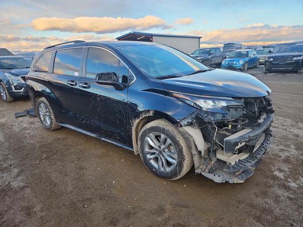 2022 TOYOTA SIENNA XLE Woodland Edition